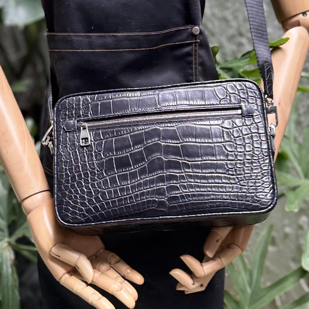 Portfolio Alligator Leather Clutch Bag by Thor Leather Craft - detail view 5