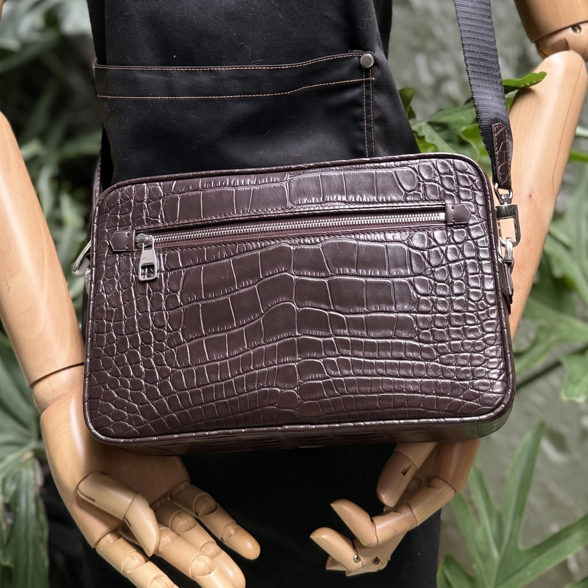 Box Alligator Leather Clutch Bag by Thor Leather Craft - detail view 5